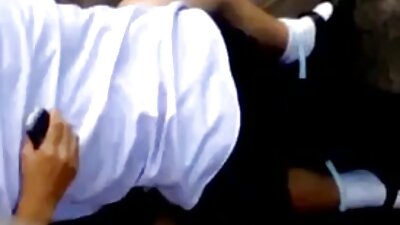 اثنين من الشعر الداكن سكسي اسراىيلي مثليات يلهون في المنزل